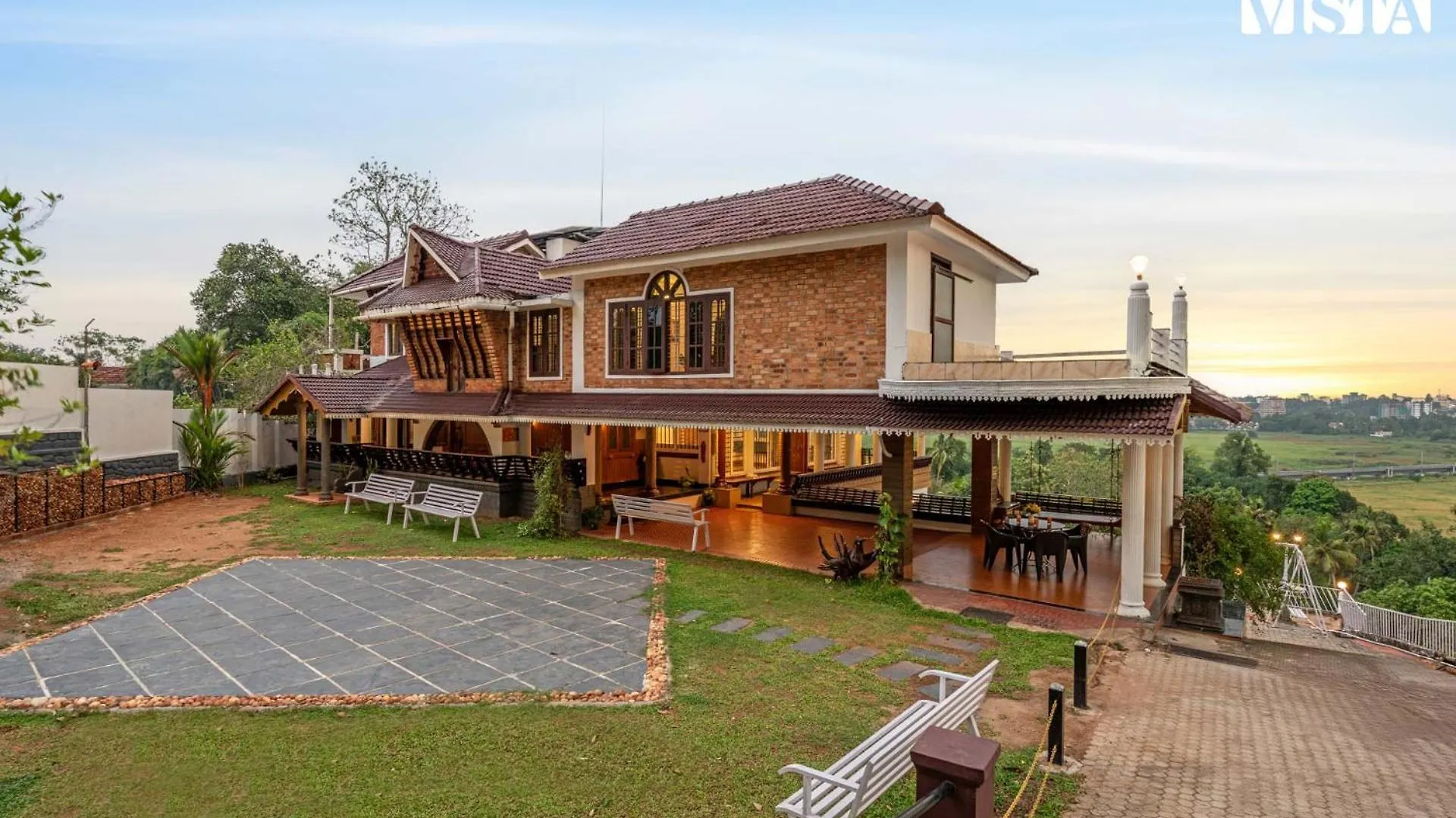 Stayvista At Lakshmipuram Palace With Pool,Wifi Kottayam