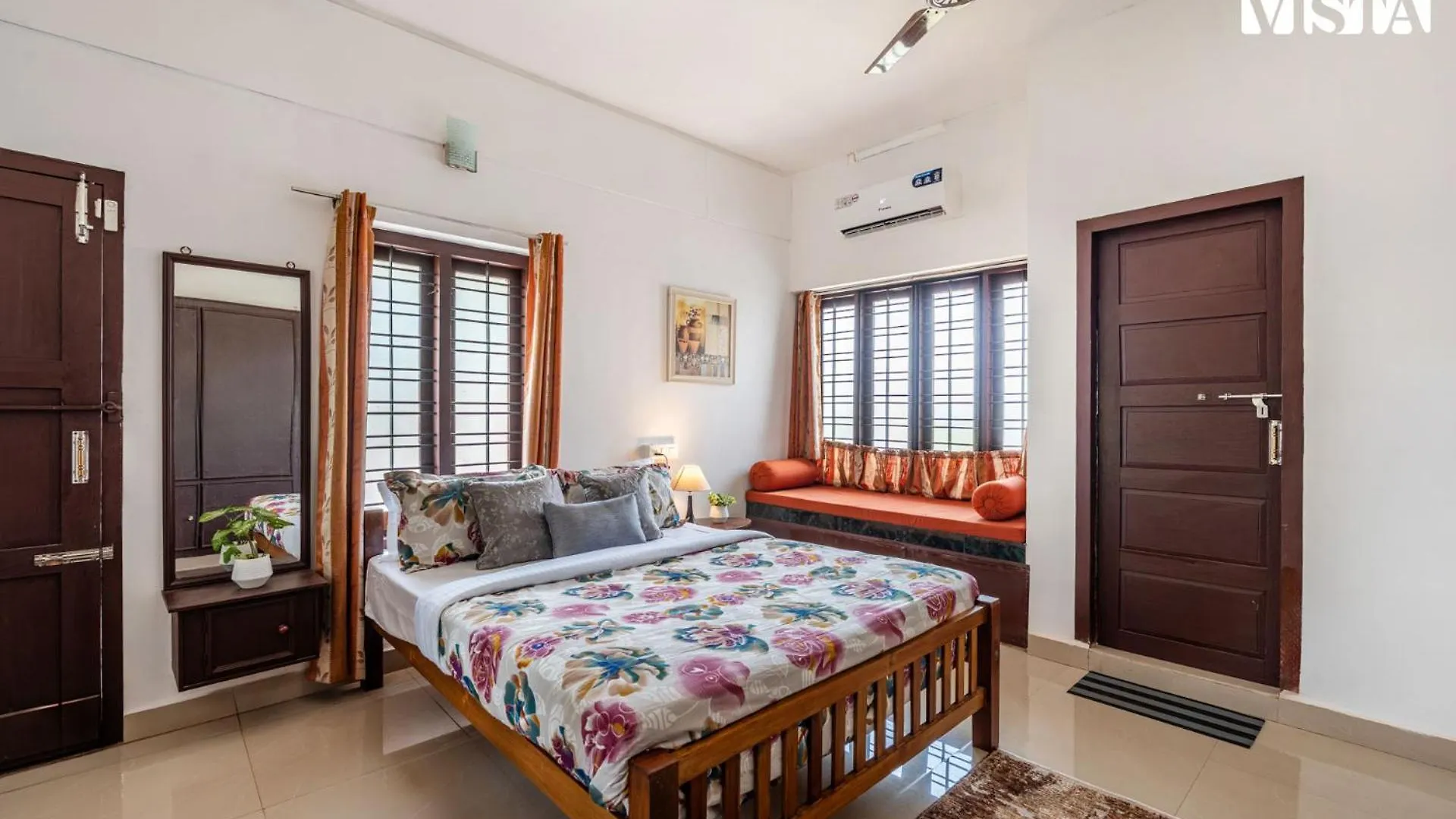 Stayvista At Lakshmipuram Palace With Pool,Wifi Kottayam India