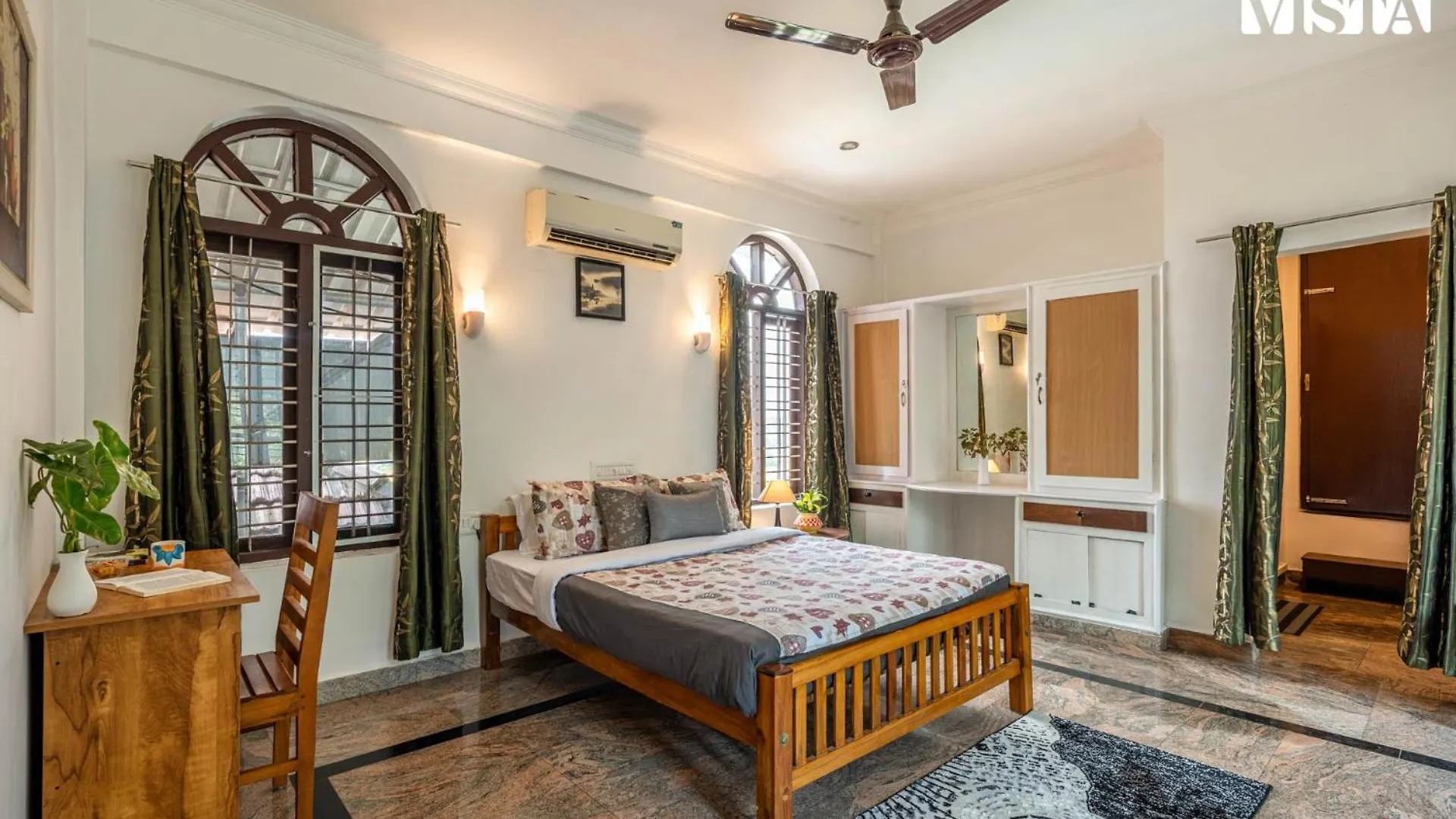 Stayvista At Lakshmipuram Palace With Pool,Wifi Kottayam