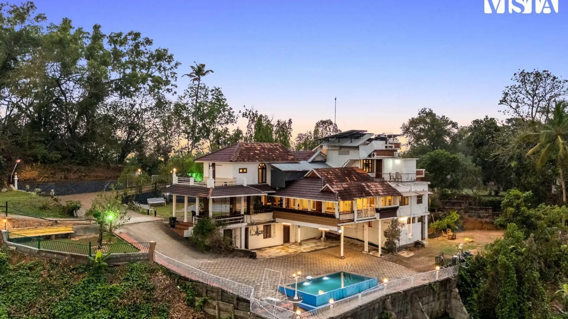 Villa Stayvista At Lakshmipuram Palace With Pool,Wifi Kottayam