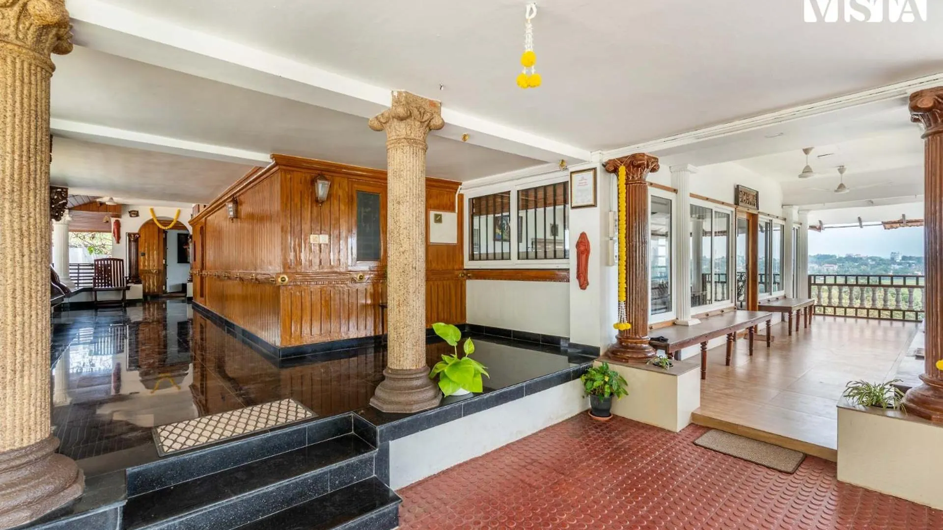 Stayvista At Lakshmipuram Palace With Pool,Wifi Kottayam